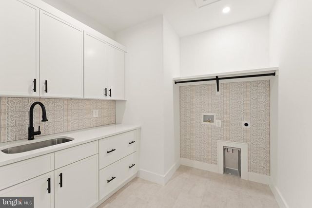 1324 TITANIA LN, Mclean, VA 22102