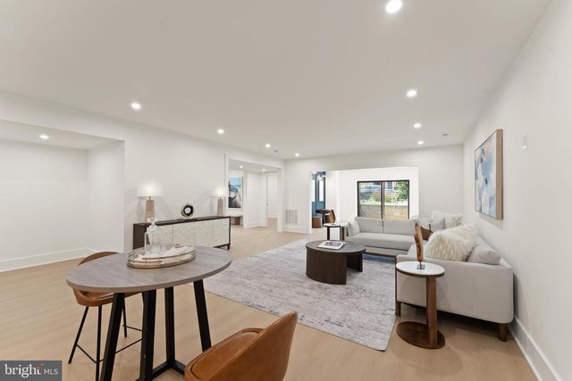 1324 TITANIA LN, Mclean, VA 22102