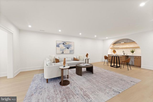 1324 TITANIA LN, Mclean, VA 22102