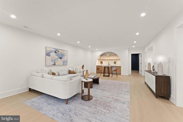 1324 TITANIA LN, Mclean, VA 22102