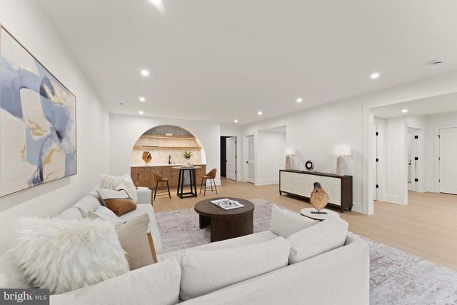 1324 TITANIA LN, Mclean, VA 22102