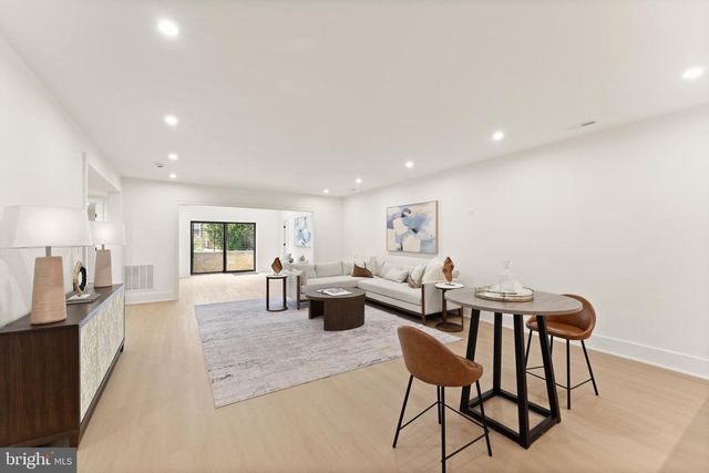 1324 TITANIA LN, Mclean, VA 22102