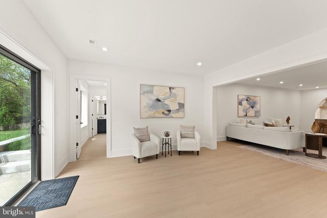 1324 TITANIA LN, Mclean, VA 22102