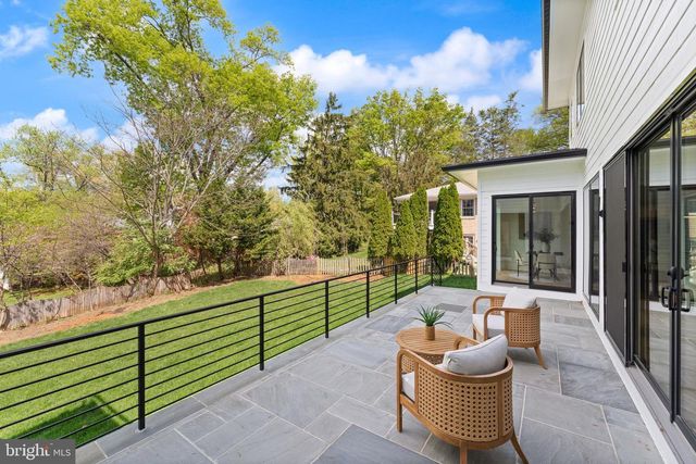 1324 TITANIA LN, Mclean, VA 22102