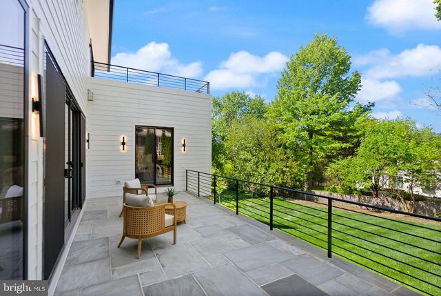 1324 TITANIA LN, Mclean, VA 22102