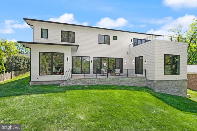 1324 TITANIA LN, Mclean, VA 22102