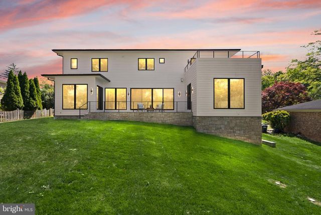 1324 TITANIA LN, Mclean, VA 22102