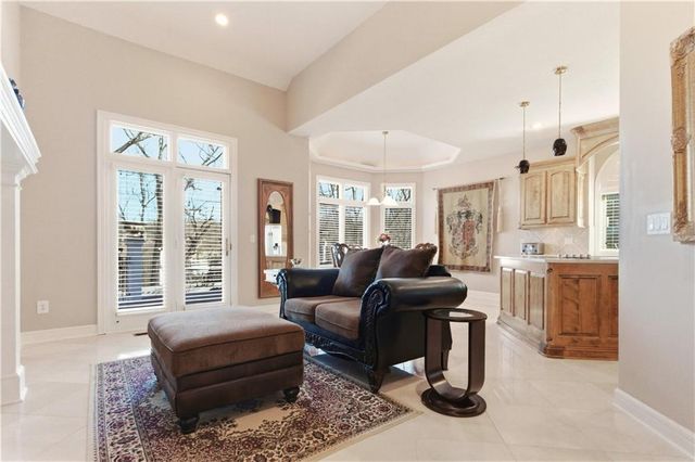 4405 N Hickory Lane, Kansas City, MO 64116