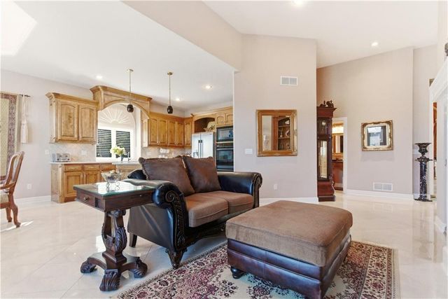 4405 N Hickory Lane, Kansas City, MO 64116