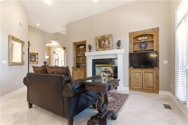 4405 N Hickory Lane, Kansas City, MO 64116