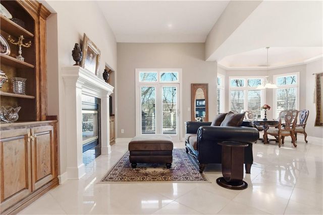 4405 N Hickory Lane, Kansas City, MO 64116