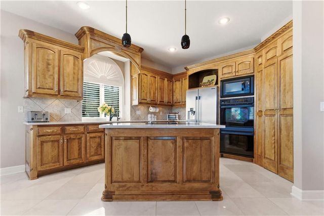 4405 N Hickory Lane, Kansas City, MO 64116