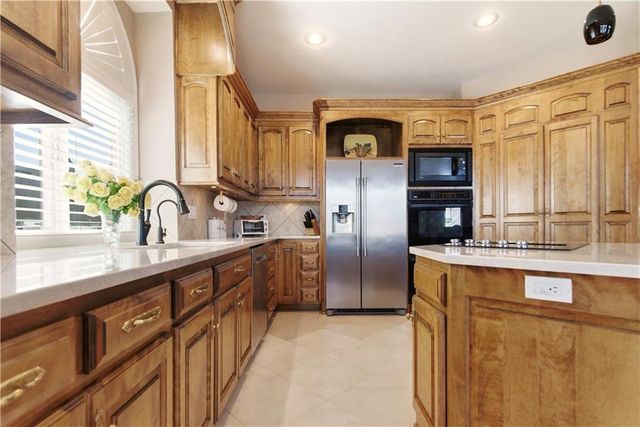 4405 N Hickory Lane, Kansas City, MO 64116