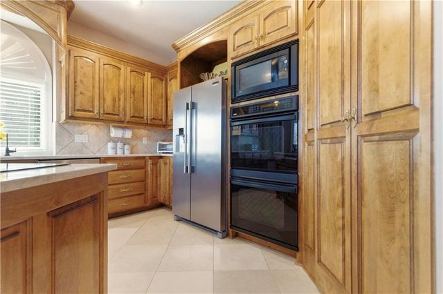 4405 N Hickory Lane, Kansas City, MO 64116