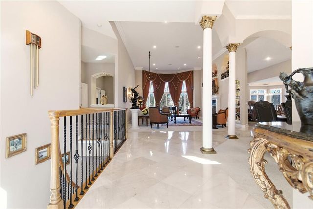 4405 N Hickory Lane, Kansas City, MO 64116