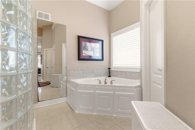 4405 N Hickory Lane, Kansas City, MO 64116