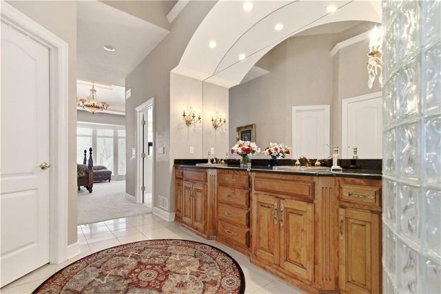 4405 N Hickory Lane, Kansas City, MO 64116