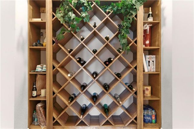 4405 N Hickory Lane, Kansas City, MO 64116