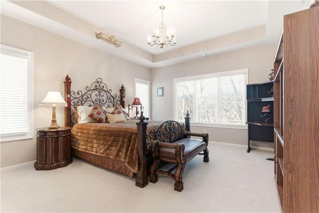 4405 N Hickory Lane, Kansas City, MO 64116