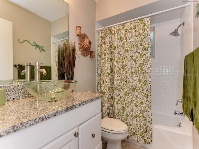 301 AVENIDA MADERA B, Sarasota, FL 34242