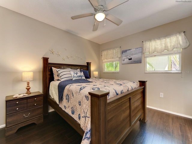 301 AVENIDA MADERA B, Sarasota, FL 34242