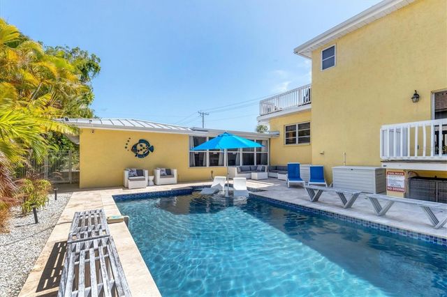 301 AVENIDA MADERA B, Sarasota, FL 34242