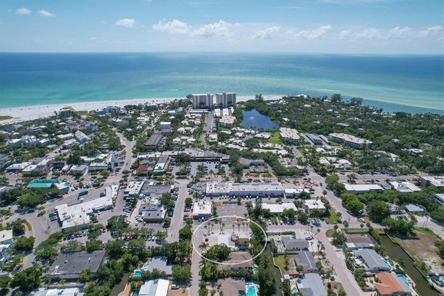 301 AVENIDA MADERA B, Sarasota, FL 34242