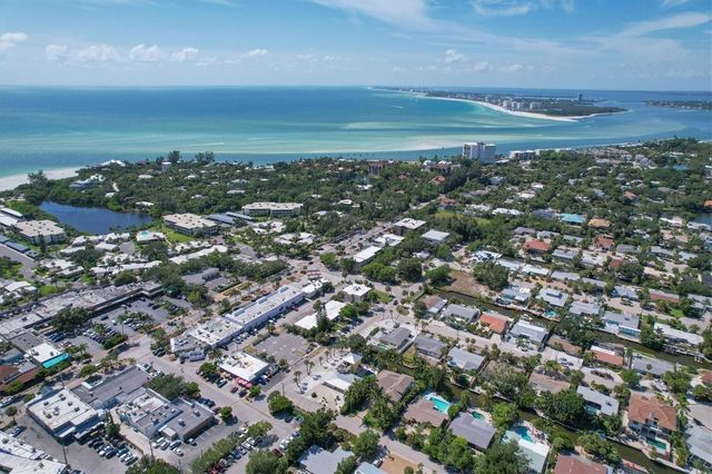 301 AVENIDA MADERA B, Sarasota, FL 34242