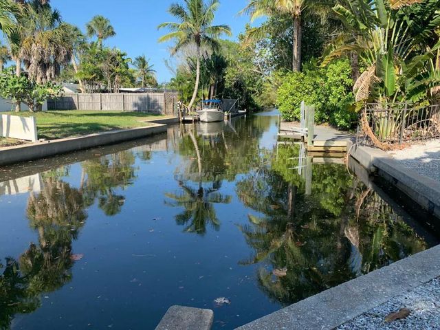 301 AVENIDA MADERA B, Sarasota, FL 34242