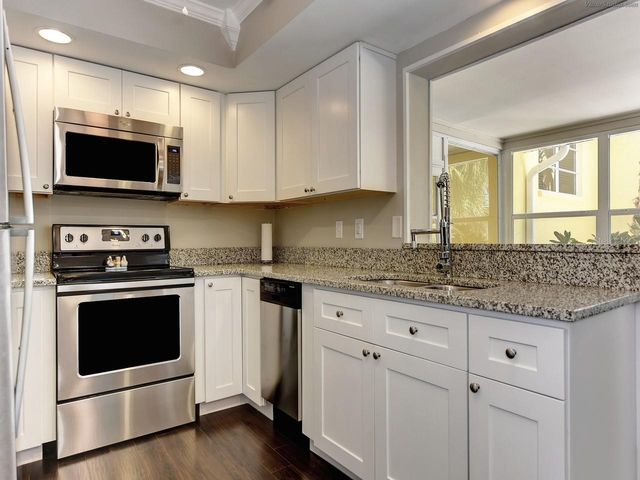 301 AVENIDA MADERA B, Sarasota, FL 34242