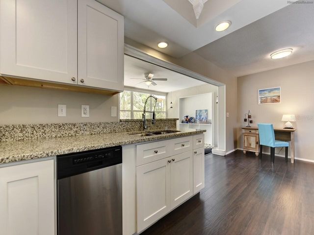 301 AVENIDA MADERA B, Sarasota, FL 34242