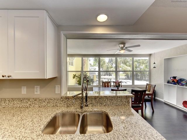 301 AVENIDA MADERA B, Sarasota, FL 34242