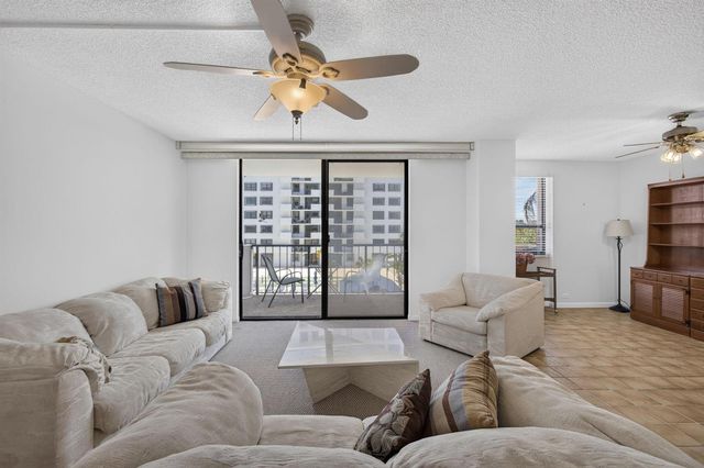1208 Marine Way 205, North Palm Beach, FL 33408