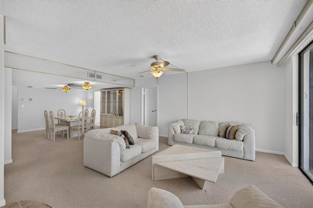 1208 Marine Way 205, North Palm Beach, FL 33408