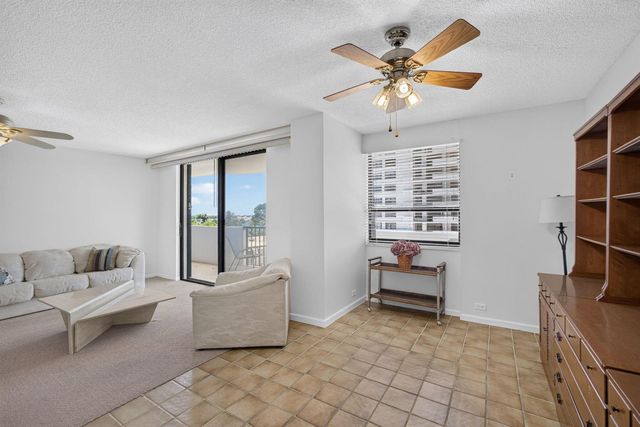1208 Marine Way 205, North Palm Beach, FL 33408