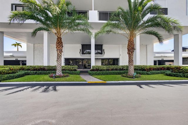 1208 Marine Way 205, North Palm Beach, FL 33408