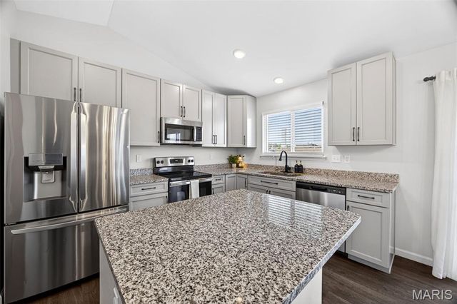 557 Lakewood Drive, Moscow Mills, MO 63362