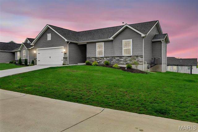 557 Lakewood Drive, Moscow Mills, MO 63362