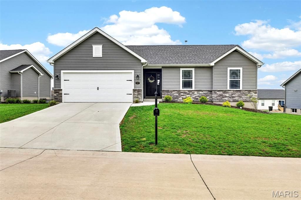 557 Lakewood Drive, Moscow Mills, MO 63362