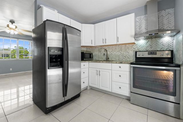 528 NE 20TH Avenue NE, Boynton Beach, FL 33435