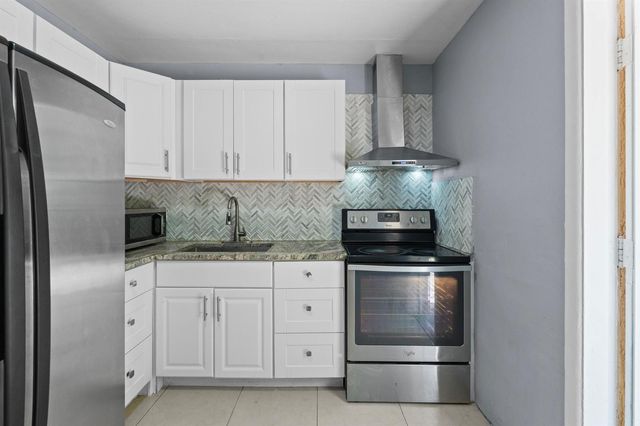 528 NE 20TH Avenue NE, Boynton Beach, FL 33435