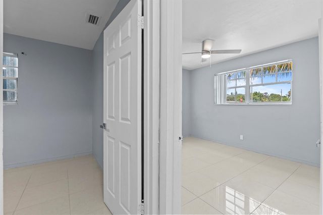 528 NE 20TH Avenue NE, Boynton Beach, FL 33435