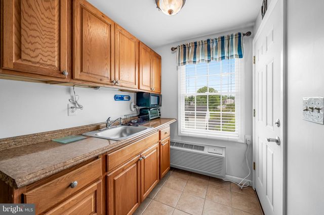 5 HURST OAK COURT, Baltimore, MD 21236