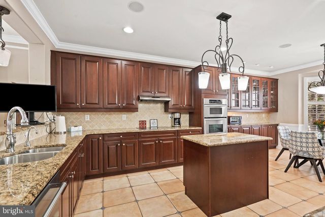 2 MONACO DR, Hamilton, NJ 08691