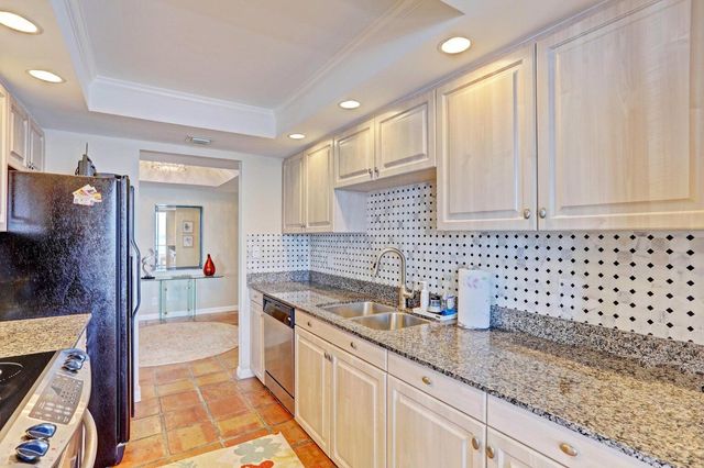 5510 N Ocean Drive 17d, Singer Island, FL 33404