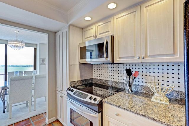 5510 N Ocean Drive 17d, Singer Island, FL 33404