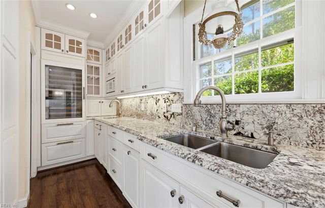 1005 Bay Colony DR, Virginia Beach, VA 23451