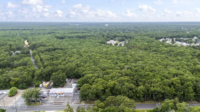 890 Us 9 1, Berkeley, NJ 08721