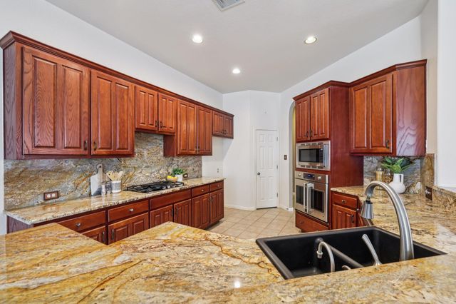 2950 James Parker LN, Round Rock, TX 78665