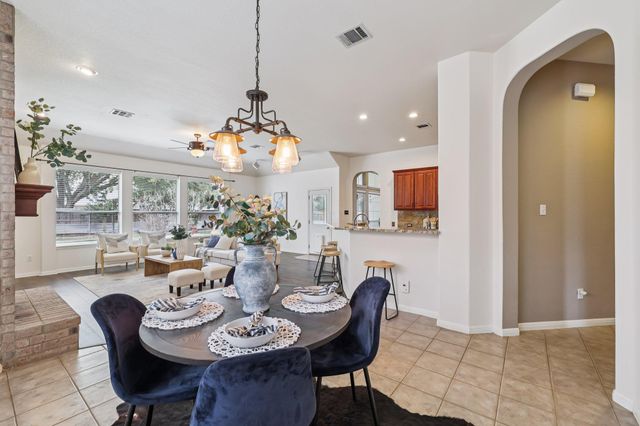 2950 James Parker LN, Round Rock, TX 78665